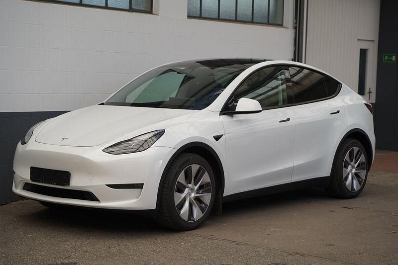 Weiß Gebraucht 2023 Tesla Model Y Long Range AWD SUV | 38.250 € (Fairer Preis) - Bild 1/4