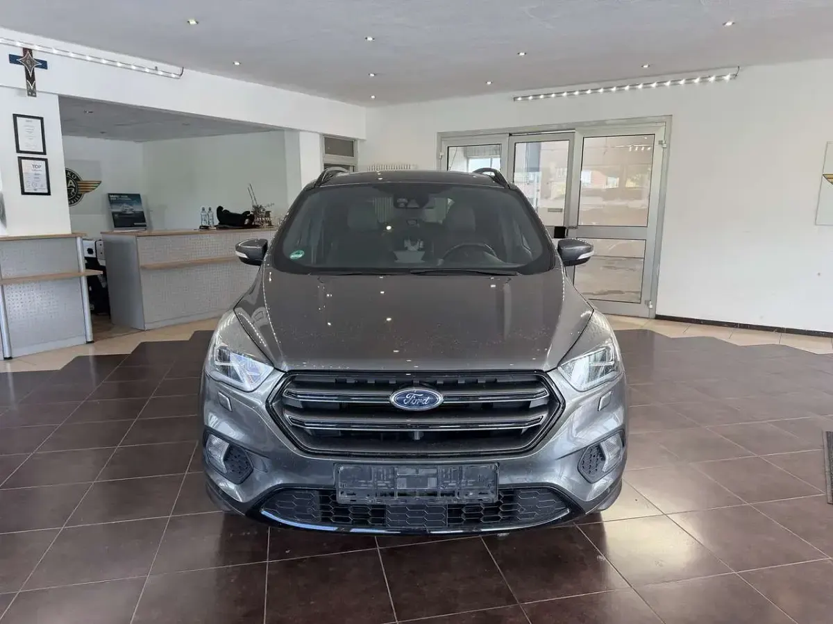 Gebraucht Ford Kuga ST-Line 182 PS (133 kW) 2017 Magneticgrau (metallic) SUV
