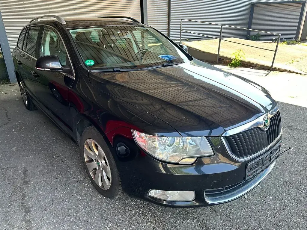 Second-hand Skoda Superb Ambition 140 CP (102 kW) 2013 Negru Break