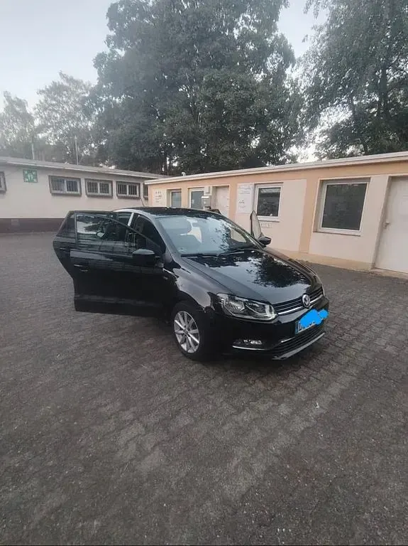 Gebraucht VW Polo LOUNGE 90 PS (66 kW) 2016 Schwarz Limousine
