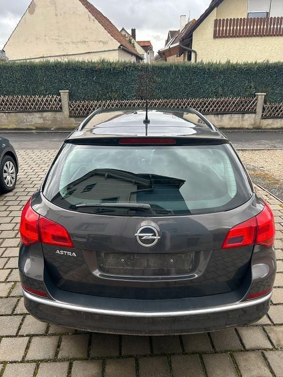 Gebraucht Opel Astra Edition 101 PS (74 kW) 2016 Grau Kombi