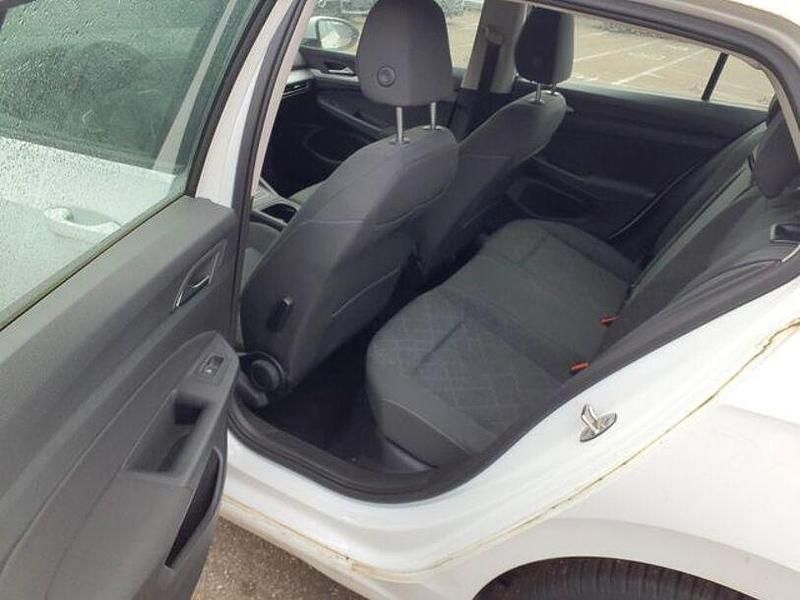 Gebraucht VW Golf VII 131 PS (96 kW) 2021 Weiss Kleinwagen