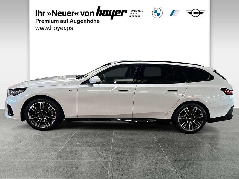Gebraucht BMW 520 M Sport 197 PS (144 kW) 2025 Mineralweiß Kombi