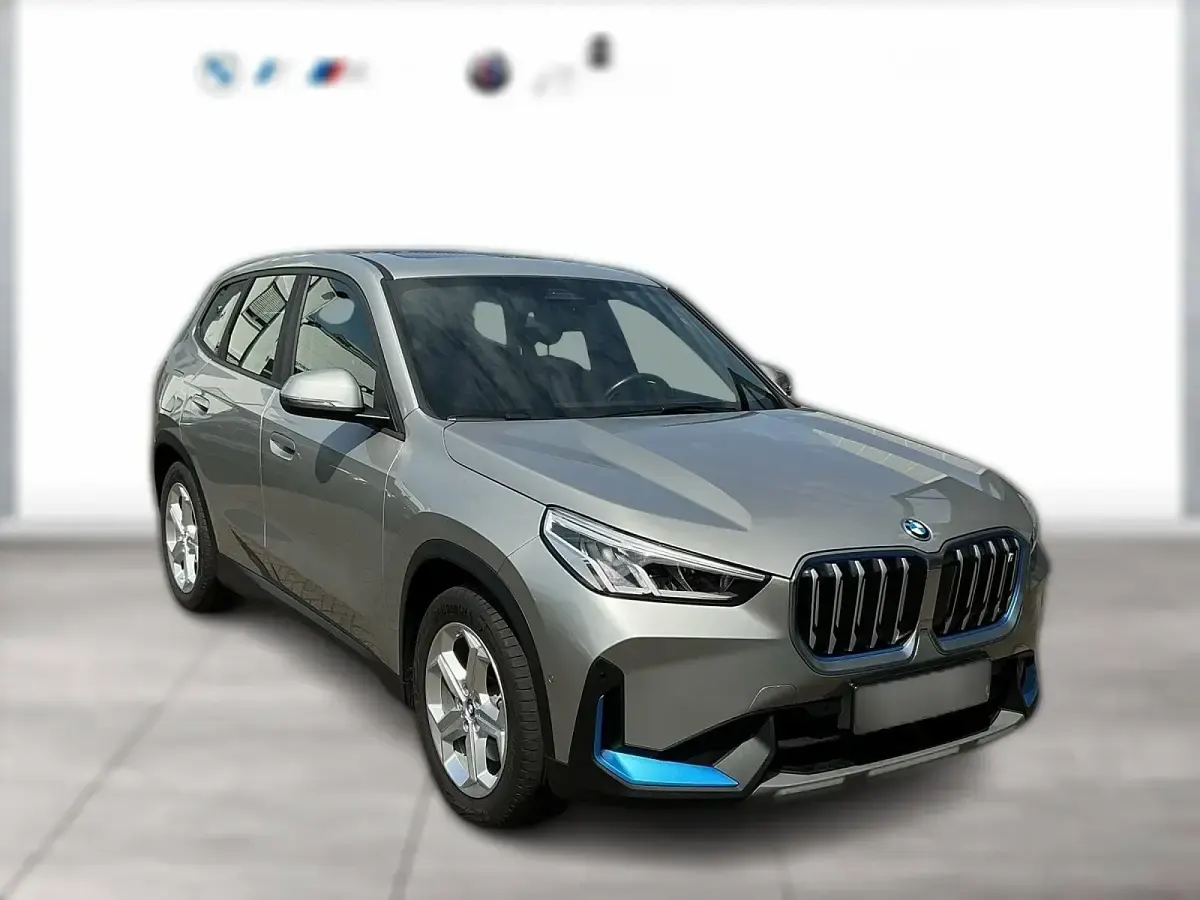 Gebraucht BMW iX1 230 kW (313 PS) 2023 Silber metallic SUV