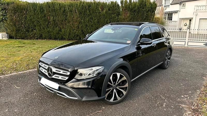 Schwarz Gebraucht 2019 Mercedes E220 AMG Kombi | 18.500 € (Superpreis) - Bild 1/4