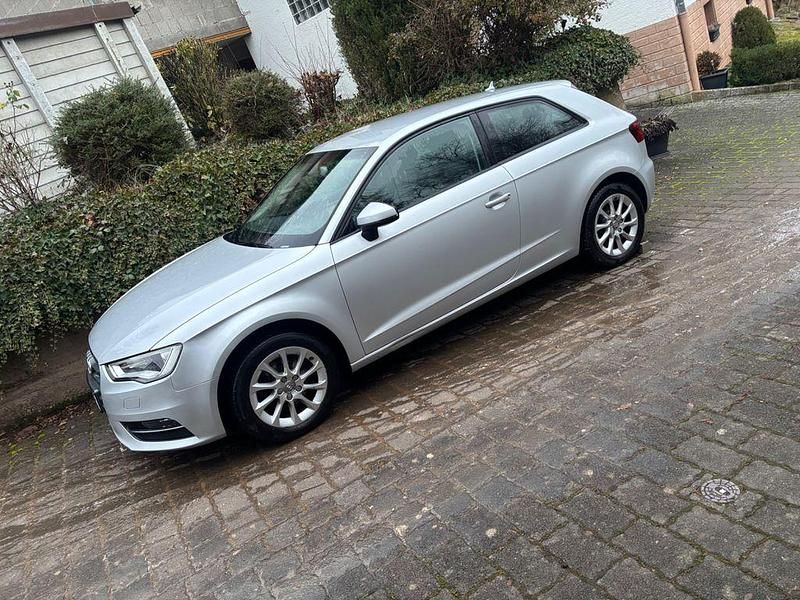 Gebraucht Audi A3 Attraction 105 PS (77 kW) 2013 Silber Limousine