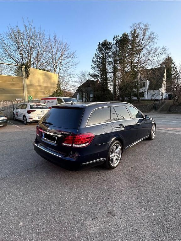 Gebraucht Mercedes E350 252 PS (185 kW) 2013 Blau Kombi