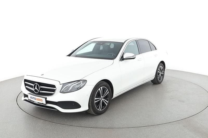 Weiß Gebraucht 2020 Mercedes E200 Avantgarde Limousine | 31.890 € (Fairer Preis) - Bild 1/3