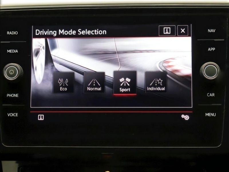 Gebraucht VW Passat Elegance 150 PS (110 kW) 2023 Blau Kombi