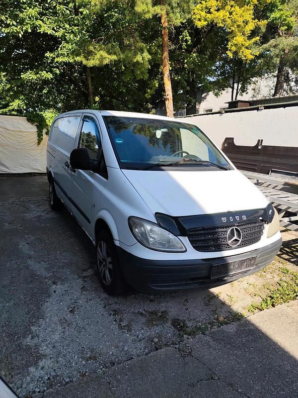 Weiß Gebraucht 2006 Mercedes Vito Van / Kleinbus | 1.350 € (Fairer Preis) - Bild 1/4