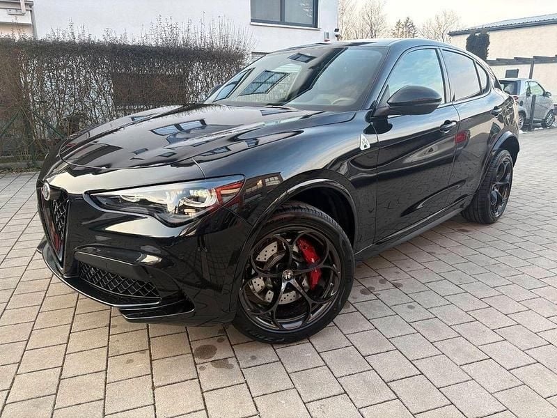 Schwarz Neu 2026 Alfa Romeo Stelvio Quadrifoglio SUV | 99.950 € - Bild 1/4