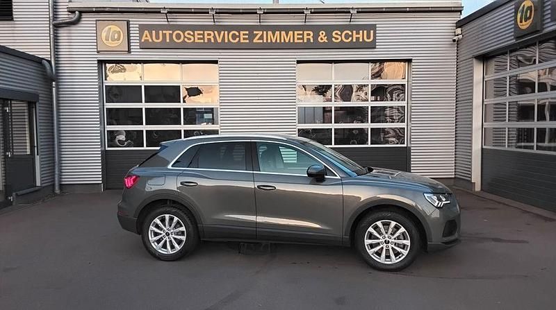 Gebraucht Audi Q3 Basis 150 PS (110 kW) 2022 Grau SUV