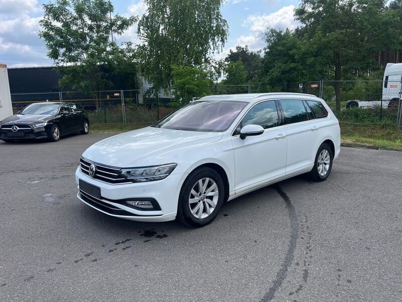 Weiß Gebraucht 2020 VW Passat Business Limousine | 12.500 € (Superpreis) - Bild 1/4