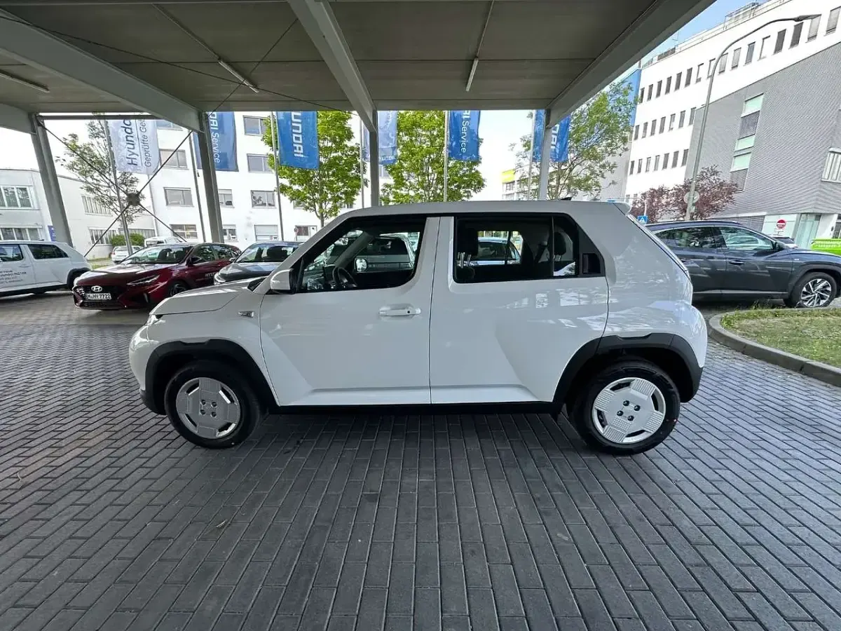 Neu Hyundai Inster Select 71 kW (97 PS) 2025 Atlas white / sol Kleinwagen