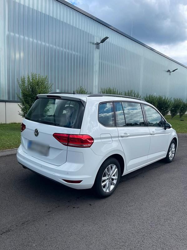 Gebraucht VW Touran 116 PS (85 kW) 2018 Weiß Van / Kleinbus