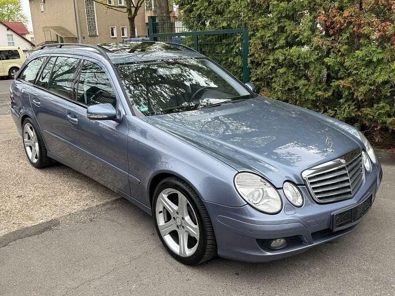 Gebraucht Mercedes E220 170 PS (125 kW) 2007 Blau Limousine