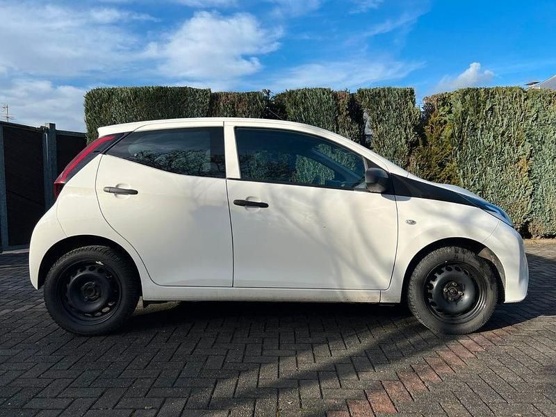 Gebraucht Toyota Aygo Business Edition 72 PS (52 kW) 2019 Weiß Kleinwagen