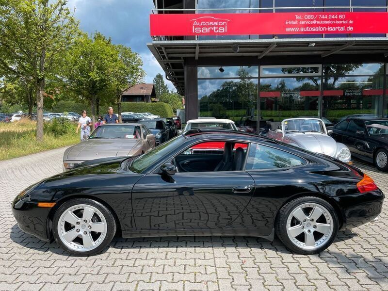 Schwarz (glanzschwarz) Gebraucht 1998 Porsche 996 Coupé | 35.900 € (Fairer Preis) - Bild 1/4