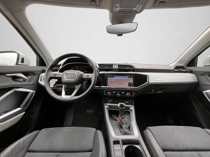 Gebraucht Audi Q3 Ambiente 150 PS (110 kW) 2025 Gletscherweiß metallic (metallic) SUV