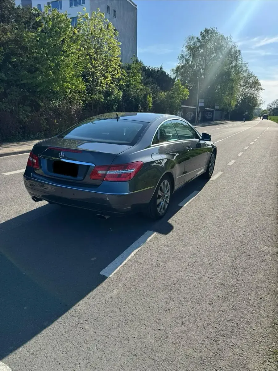 Gebraucht Mercedes E350 231 PS (169 kW) 2010 Grau Coupé