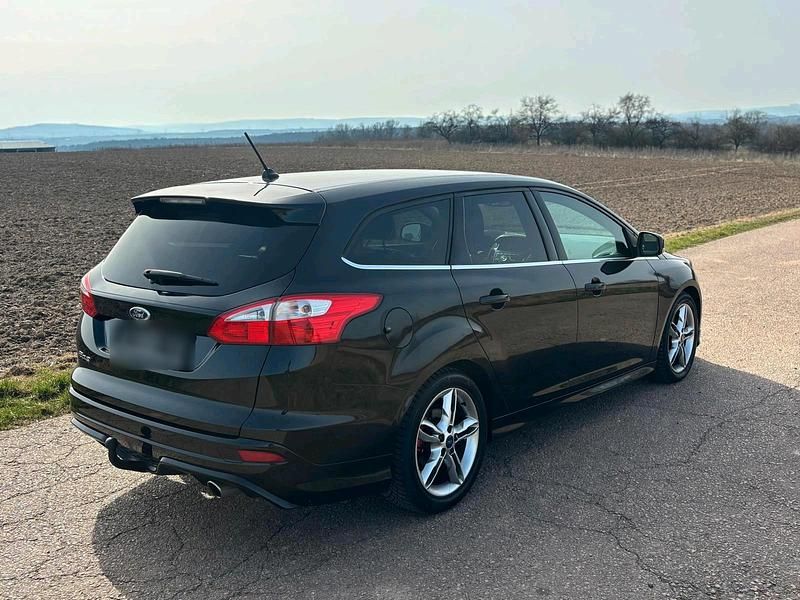 Gebraucht Ford Focus 163 PS (119 kW) 2014 Schwarz Kombi