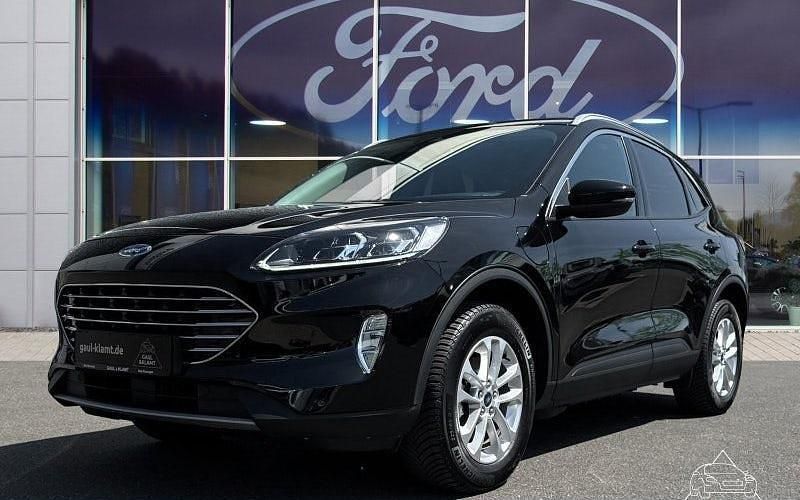 Schwarz (metallic) Gebraucht 2023 Ford Kuga Titanium X SUV | 31.830 € (Etwas zu teuer) - Bild 1/4