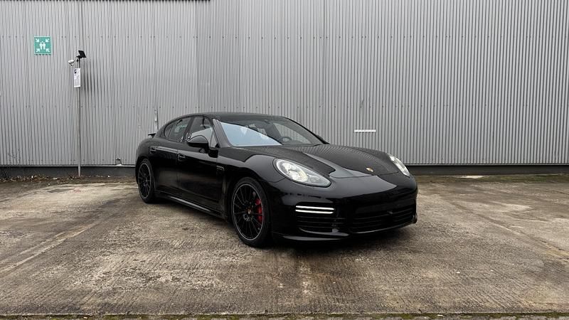 Schwarz Gebraucht 2014 Porsche Panamera Turbo Chrono Limousine | 29.499 € - Bild 1/4