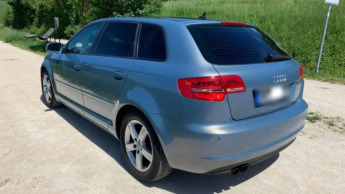 Gebraucht Audi A3 Sportback Ambiente 160 PS (117 kW) 2010 Blau Kleinwagen
