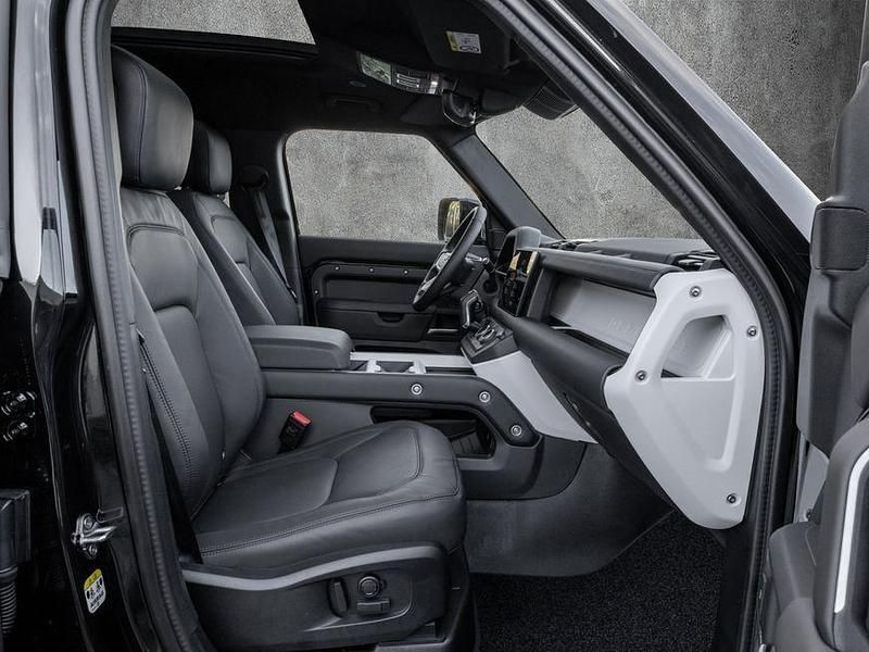 Gebraucht Land Rover Defender HSE Dynamic 300 PS (220 kW) 2025 Santorini black metallic SUV