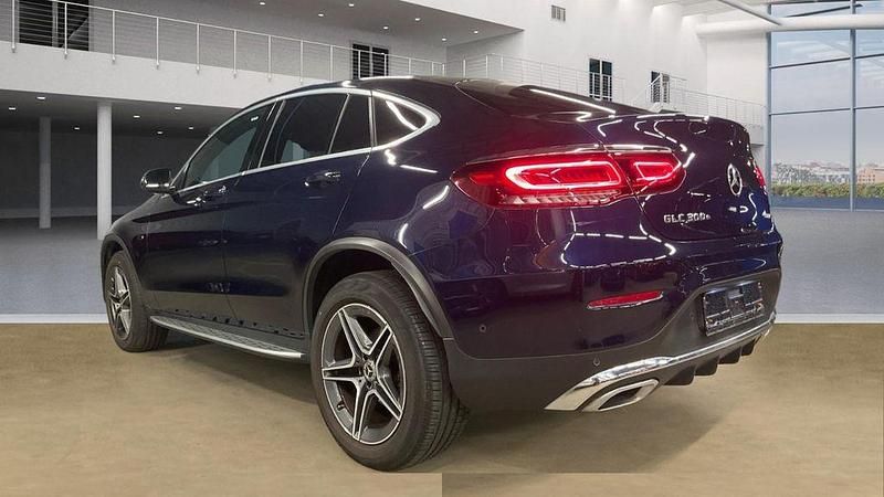 Gebraucht Mercedes GLC300e AMG 320 PS (235 kW) 2020 Blau Coupé