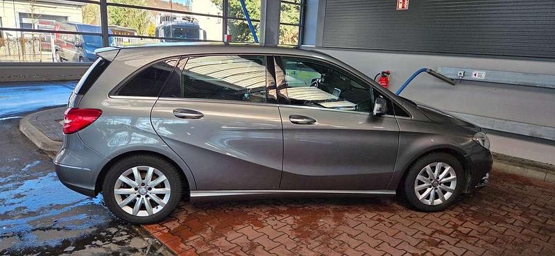 Gebraucht Mercedes 200 136 PS (100 kW) 2012