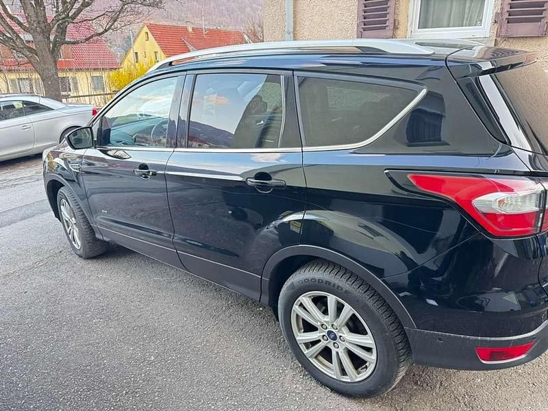 Gebraucht Ford Kuga Titanium 150 PS (110 kW) 2018 Schwarz SUV