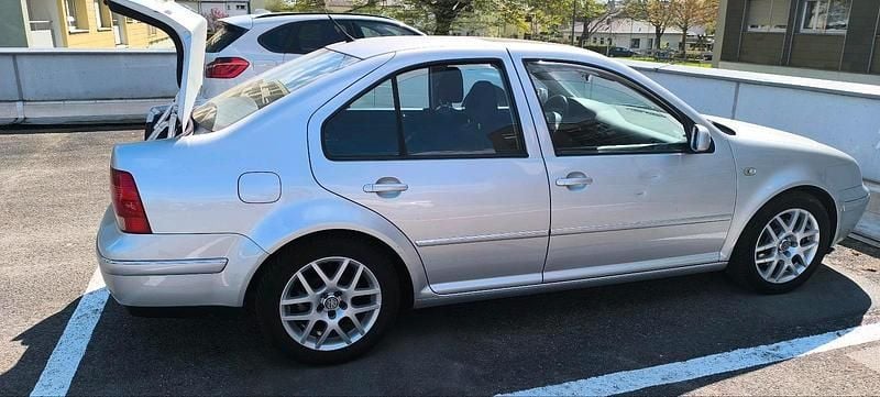 Second-hand VW Bora 102 CP (75 kW) 2002 Argintiu Berlinǎ