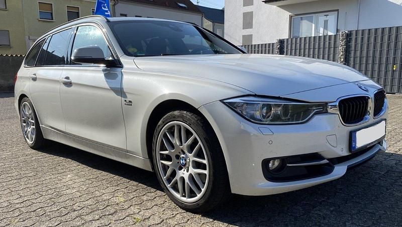 Gebraucht BMW 330 Sport Line 258 PS (189 kW) 2012 Weiß Kombi