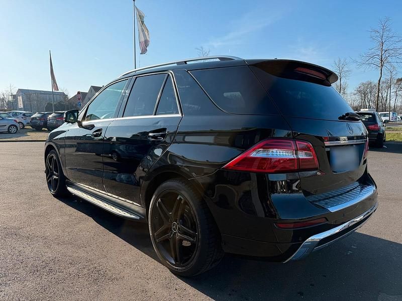 Gebraucht Mercedes ML350 258 PS (189 kW) 2012 Schwarz SUV