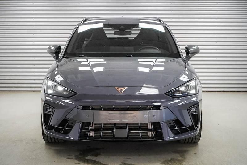 Używany Cupra Leon VZ 333 KM (244 kW) 2025 Szary
