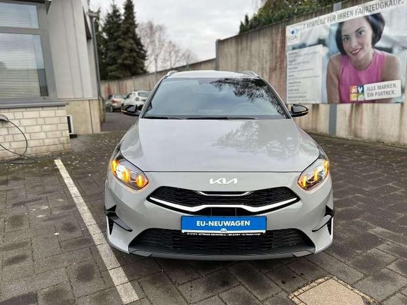 Neu Kia Ceed 101 PS (74 kW) 2025 Grau Kleinwagen