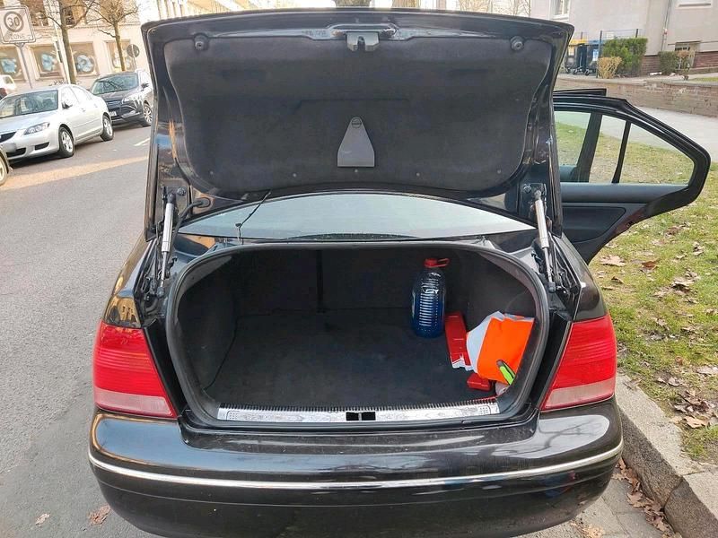 Gebraucht VW Bora 105 PS (77 kW) 2003 Schwarz Kleinwagen