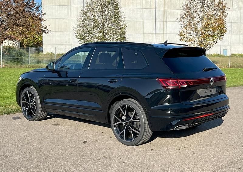 Neu VW Touareg R-line 330 PS (242 kW) 2025 Schwarz SUV
