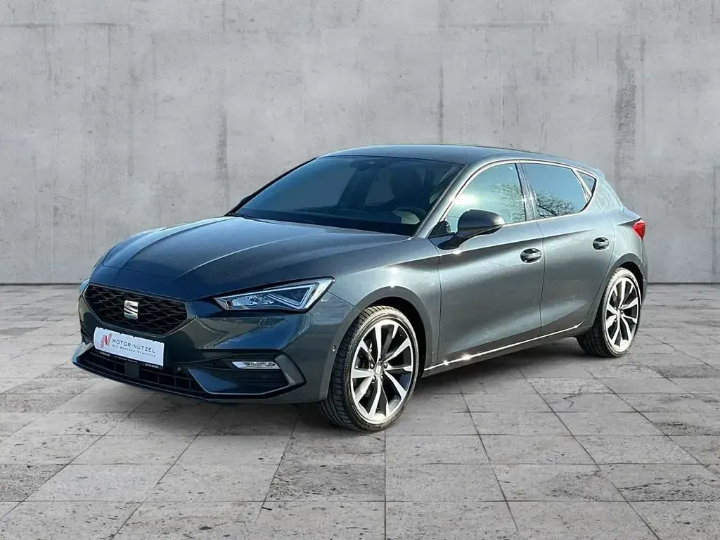 Używany Seat Leon FR 150 KM (110 kW) 2022 Szary Sedan/Limuzyna