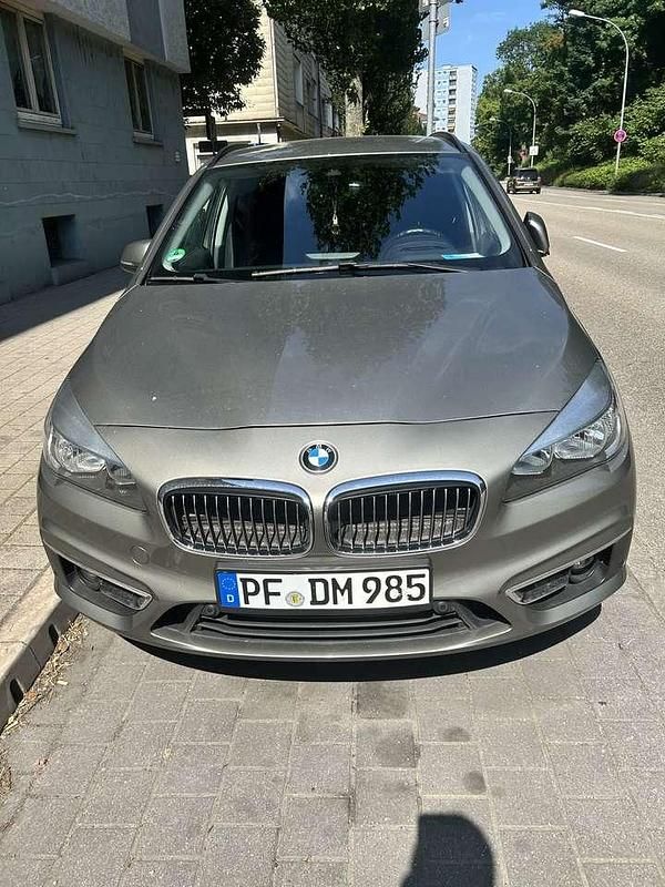 Gebraucht 2017 BMW 220 Active Tourer Luxury Line Van / Kleinbus | 17.000 € (Teuer) - Bild 1/4