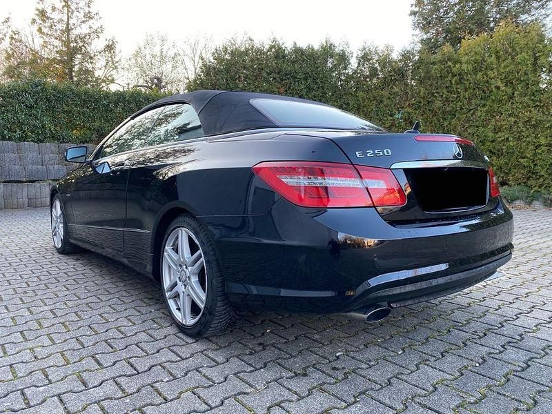 Gebraucht Mercedes E250 Avantgarde 204 PS (150 kW) 2010 Schwarz Cabrio