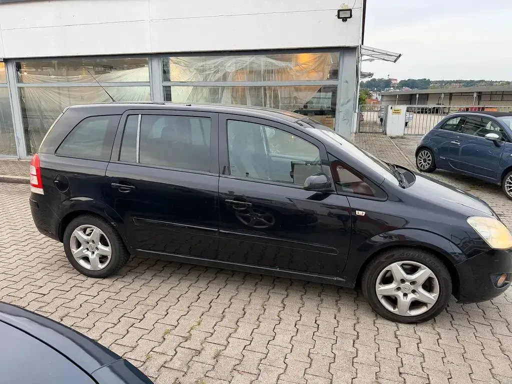Gebraucht Opel Zafira Edition 110 PS (80 kW) 2008 Schwarz Van / Kleinbus