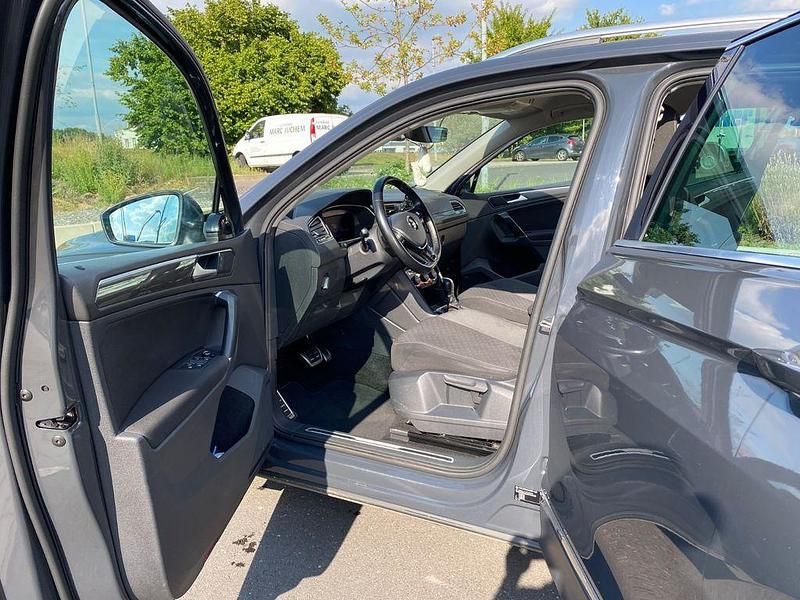Grau Gebraucht 2018 VW Tiguan Join SUV | 17.500 € (Superpreis) - Bild 1/4