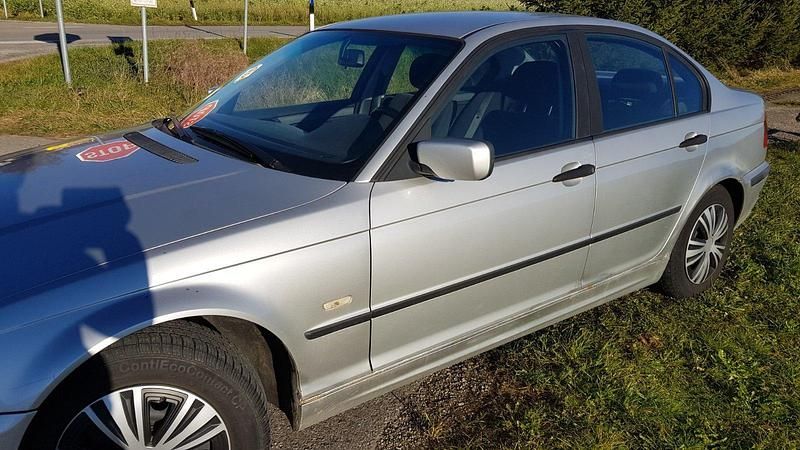 Silber Gebraucht 1999 BMW 316 Limousine | 750 € - Bild 1/4
