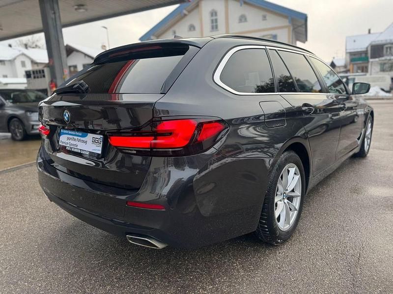 Gebraucht BMW 520 Performance 190 PS (139 kW) 2021 Grau Kombi