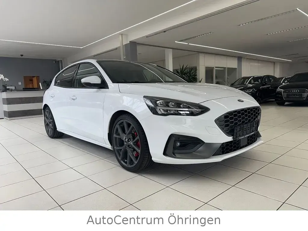 Używany Ford Focus Performance Edition 280 KM (205 kW) 2022 Biały Sedan/Limuzyna