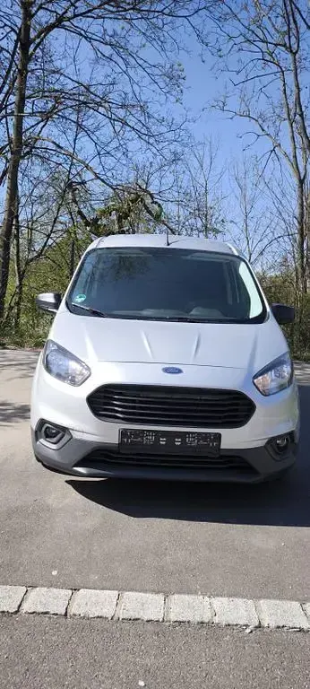 Käytetty Ford Transit 101 HP (74 kW) 2022 Hopea Tila-auto