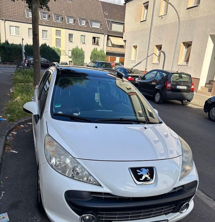 Weiß Gebraucht 2007 Peugeot 207 Filou Limousine | 1.200 € (Superpreis) - Bild 1/4