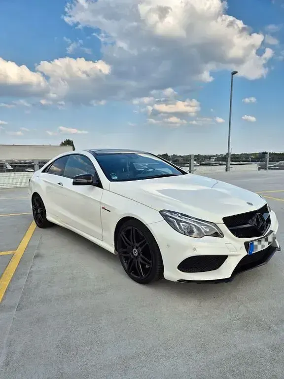 Używany Mercedes E500 408 KM (300 kW) 2015 Biały